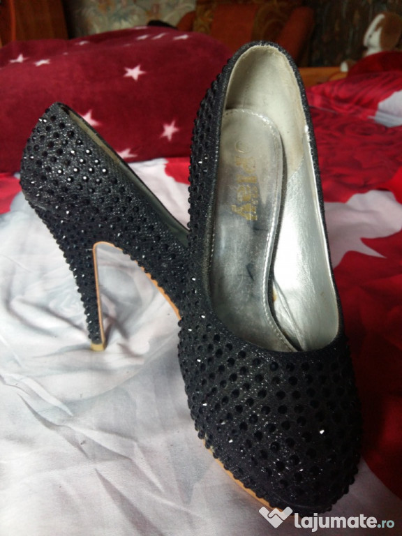 Pantofi cu toc
