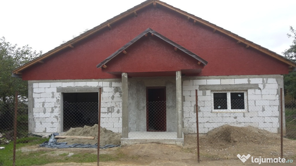 Casa noua si casa veche Oinacu Central