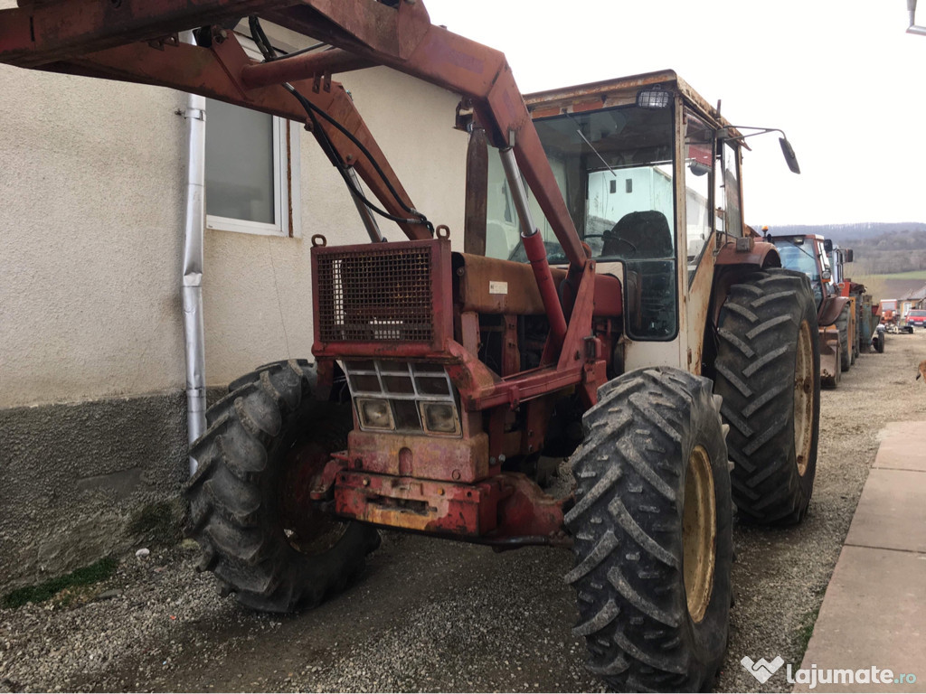 Tractor International 946 cu incarcator 4x4