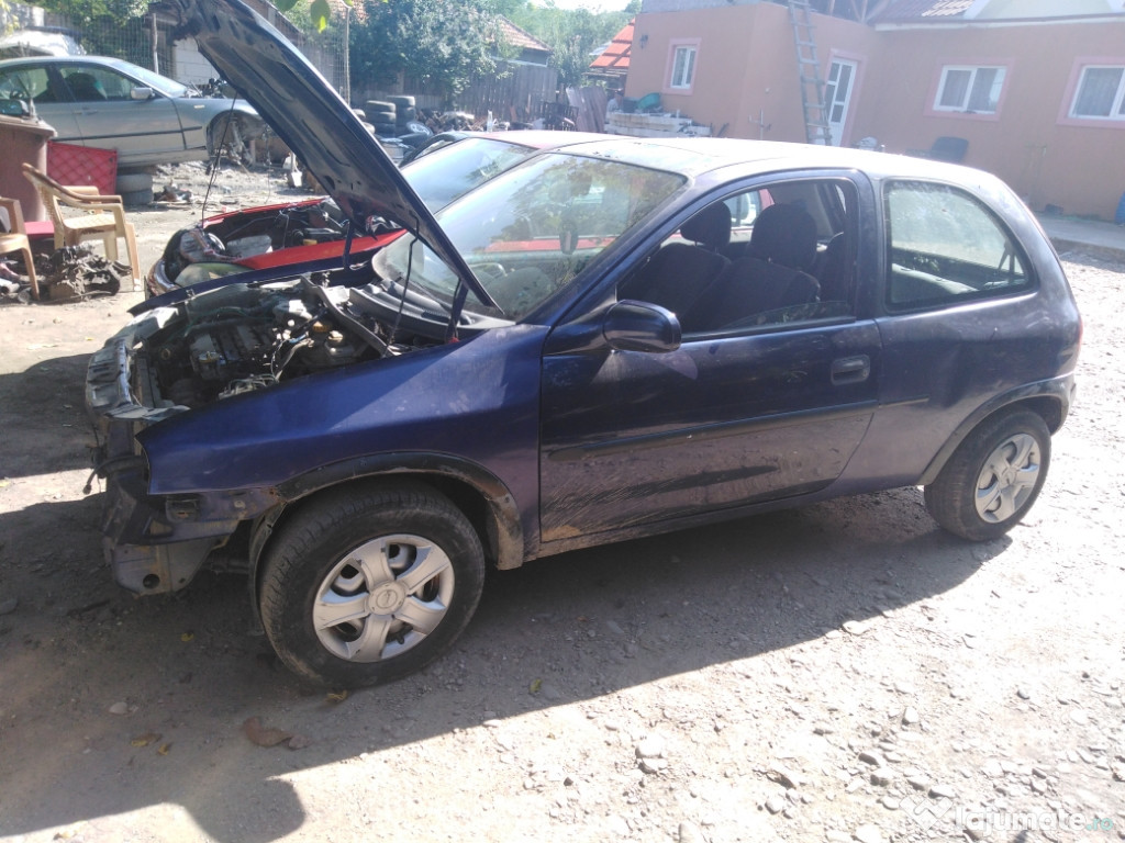 Dezmembrez opel corsa