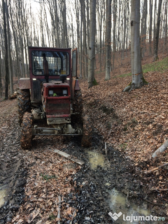 Tractor u651 forestier și un tractor cu frâne duble