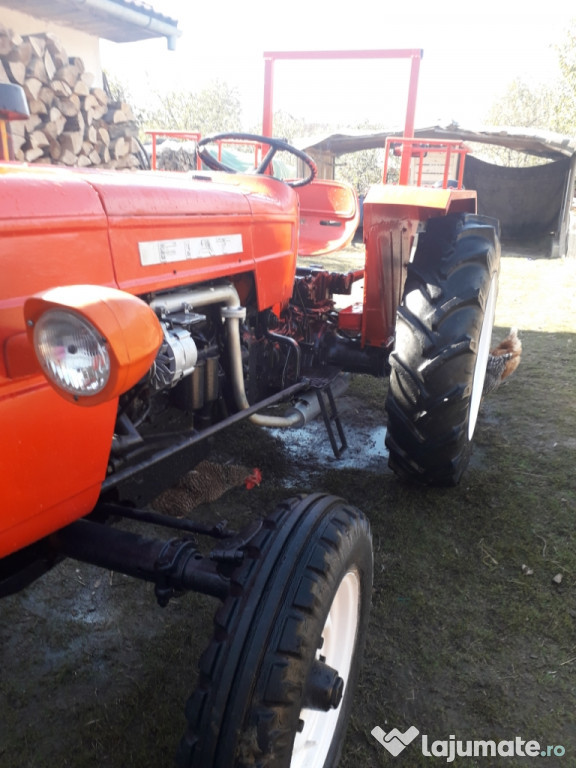 Tractor Fiat 415cu o manetă