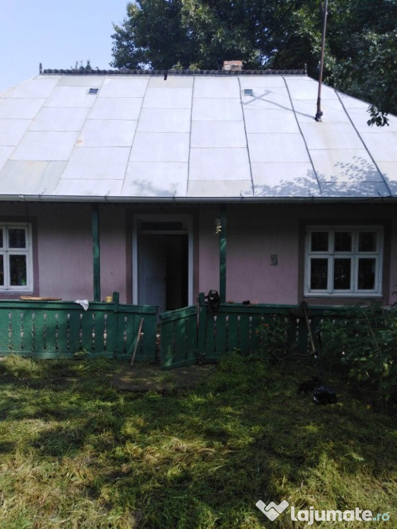 Casa batraneasca si 6200 mp gradina in satul Parhauti