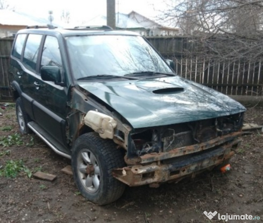 Dezmembrez nissan terrano 2