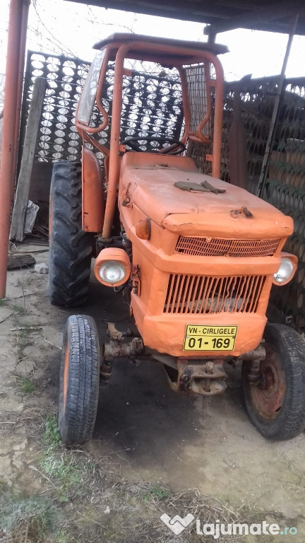 Tractor VR445 vie