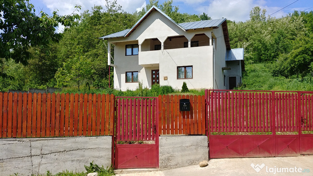 Casă şi grădină în zonă liniştită-proprietar Sângeru central