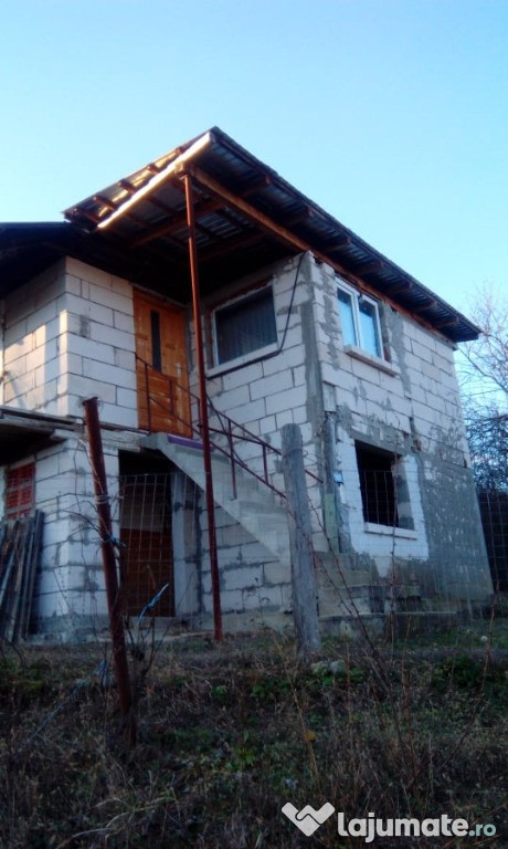 Casă în comuna Bărbătești