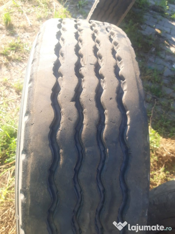 Anvelopă 265/70 R 19.5, avem 5 buc.