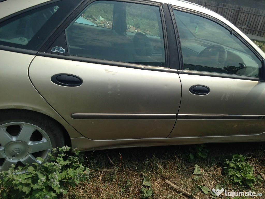 dezmembram Renault laguna 2000 benzina 18