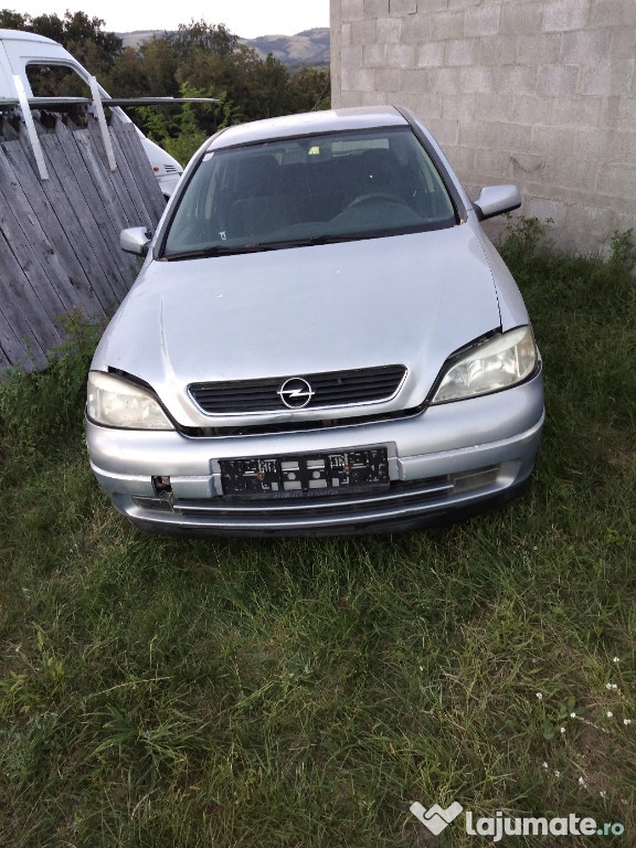 Dezmembrez Opel astra g