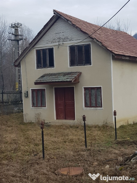 Casa în jud. Vâlcea, comuna Stroești, Sat Cireșu