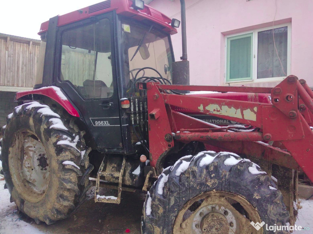 Tractor cu cupa Cassy International