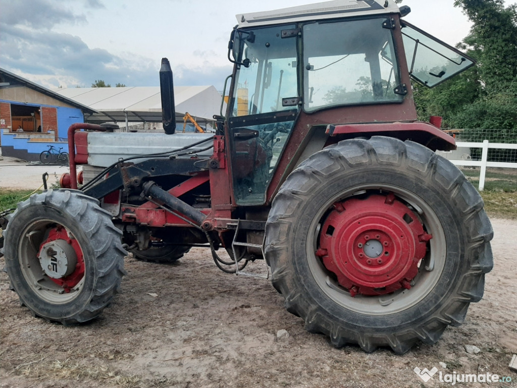 Tractor Masey Ferguson DT