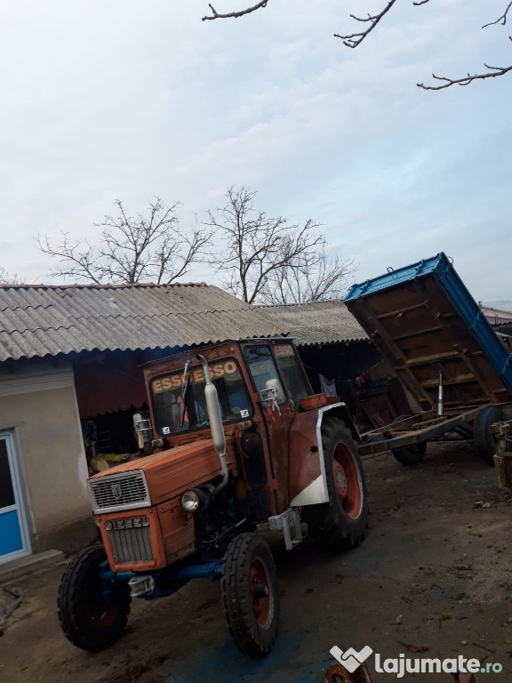 Tractor u445+utilaje agricole(remorcă,plug,cultivator)