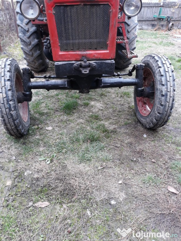 Tractor UTB Universal 650M.