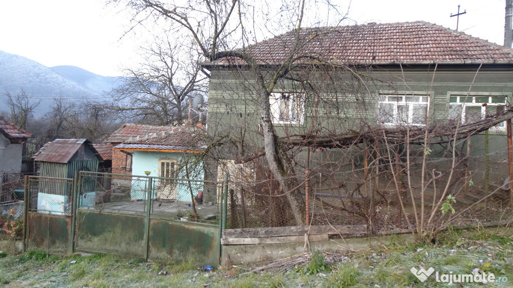 Casa curte si gradina in Branisca (la 15 Km de Deva)