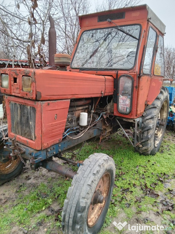 Tractor U650 cu utilaje