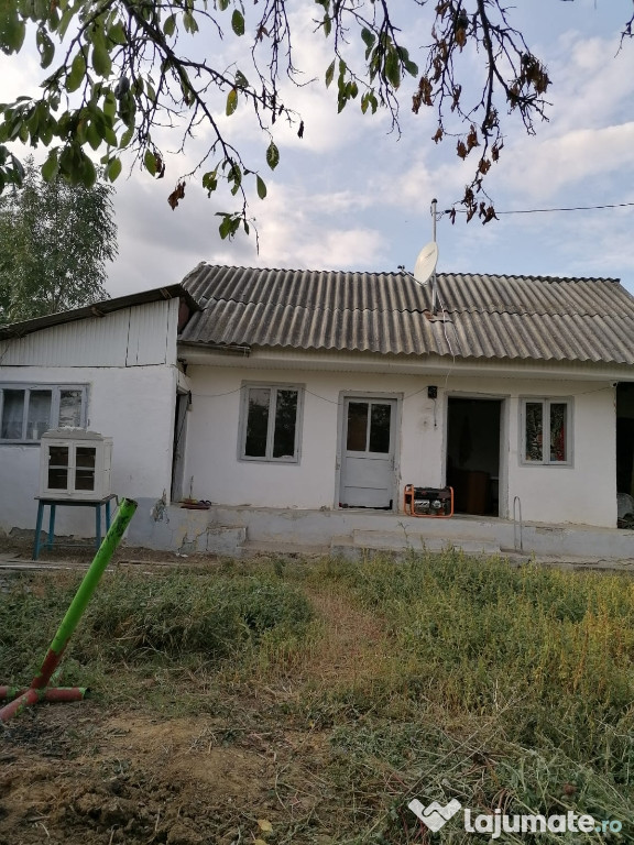 Casa la tara Glavanesti