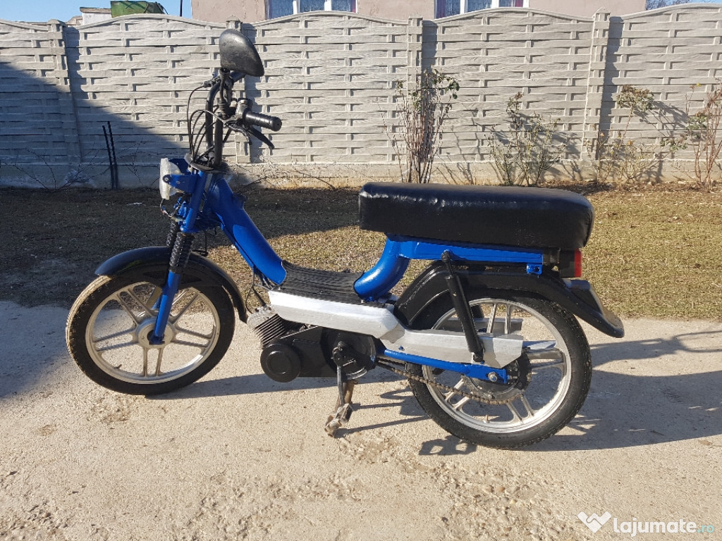 Moped cu motor de 49 cc