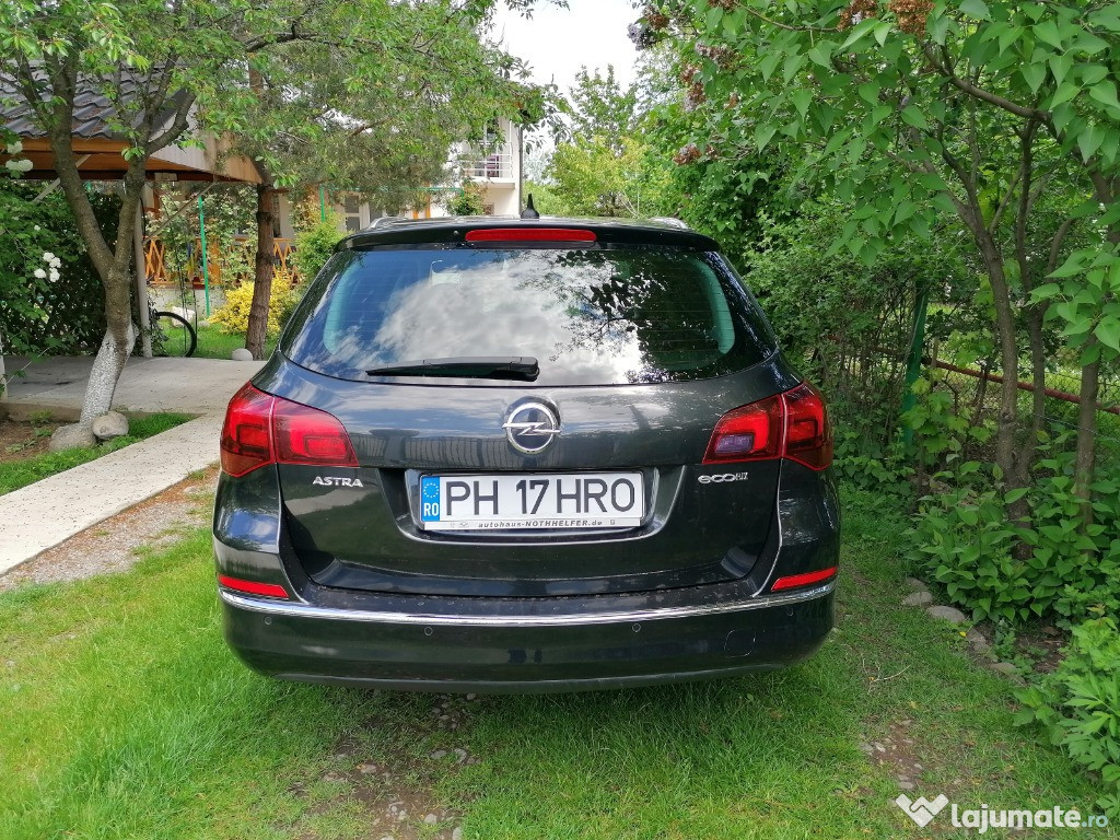 Opel Astra J Sports Tourer 2014