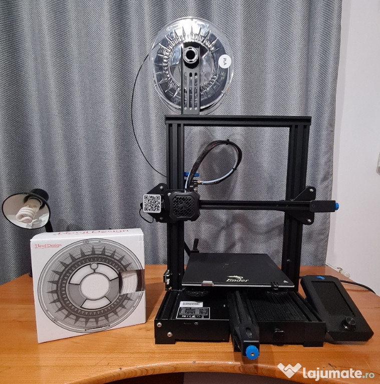 Imprimanta Creality Ender 3v2 + 2kg PLA (alb si negru)