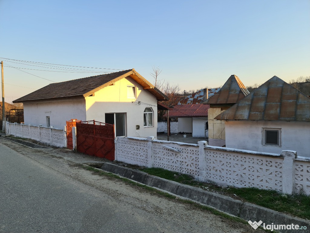 Casă, 128 mp, asfalt, apa, canal, încălzire, Zăvideni, 15 mi
