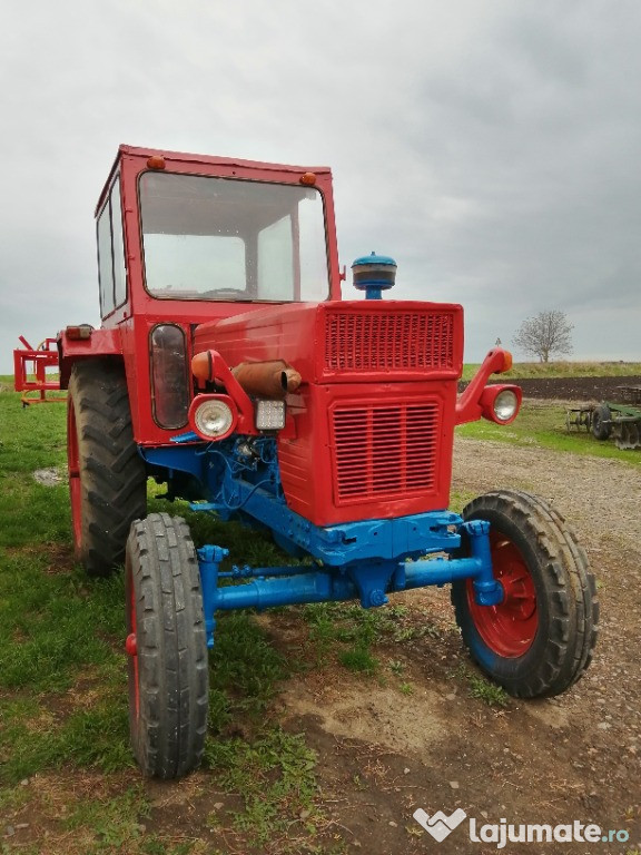 Tractor universal 650