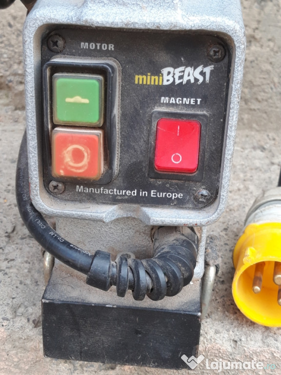 Mașină de găurit cu talpa magnetică