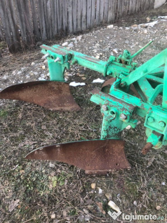 Plug tractor