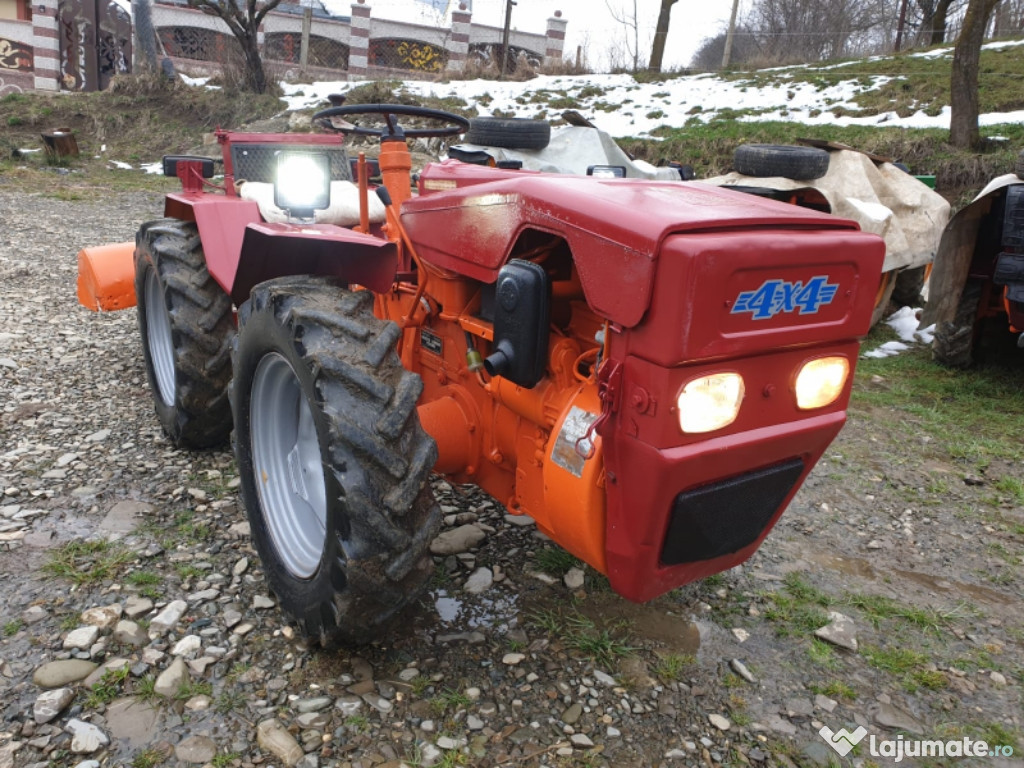 Tractoras 4x4 Articulat cu freza și cultivator