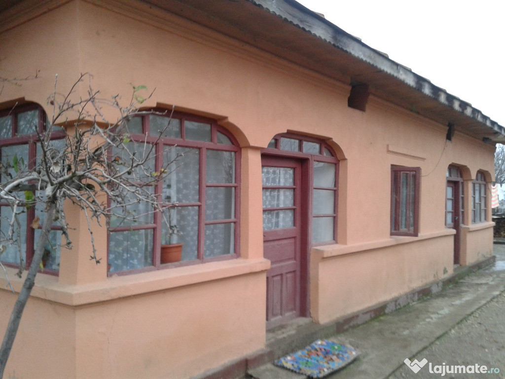 Casă / Comuna Corbii Mari/ sat Bărăceni