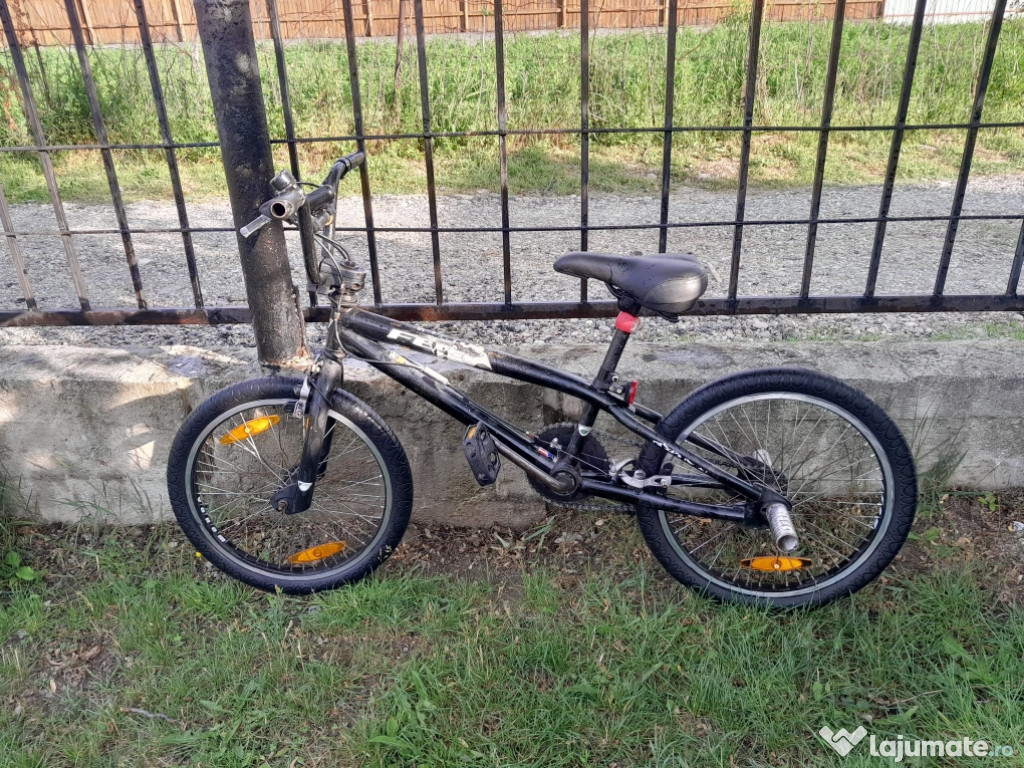 Vând Bicicletă BMX