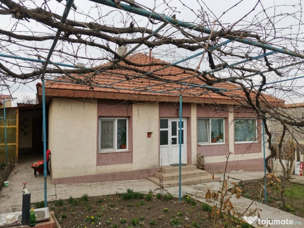 Teren 1447 mp cu casa 5 camere - Ovidiu - 215.000 euro (Cod E1)