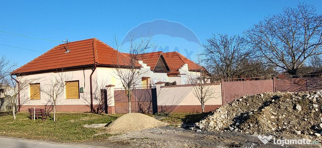 Casă / Vilă de vanzare 6 camere si teren 1616 mp in Seitin