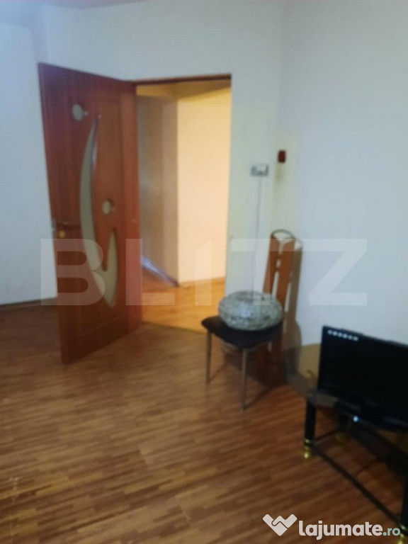 Vand apartament 2 camere in zona MALL