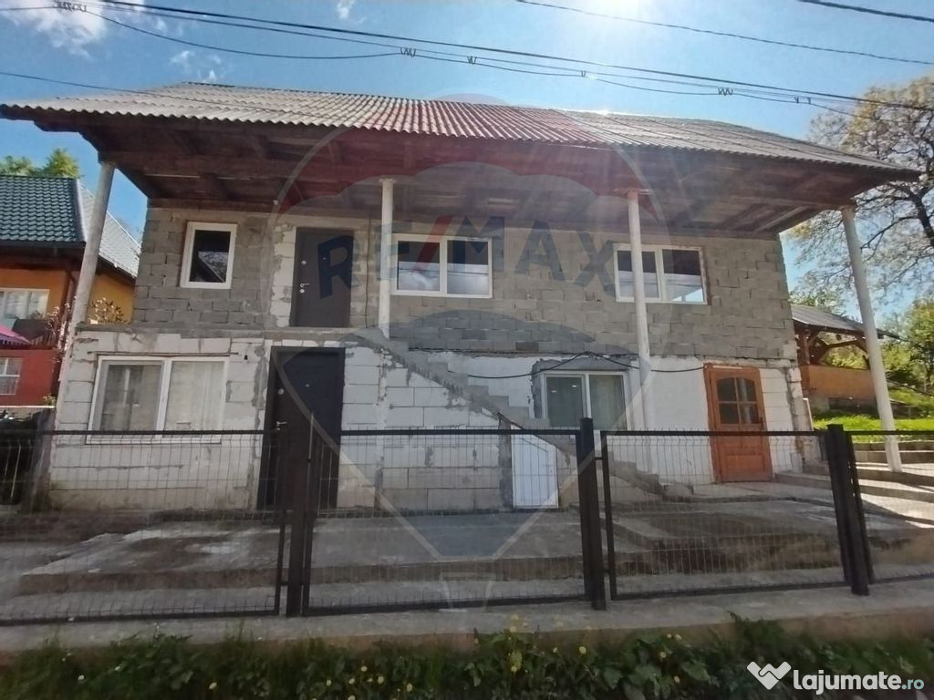 Casă individuală/Pensiune P+1 de vânzare, în Chiuzbaia