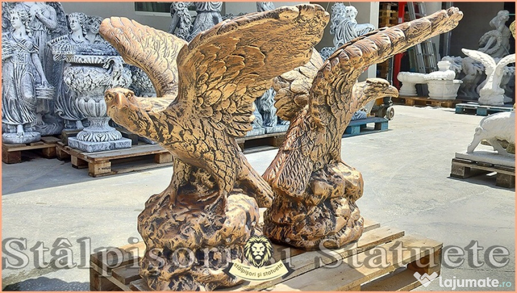 Statuetă vultur pe stâncă, șoim, arămiu patinat, model S35.