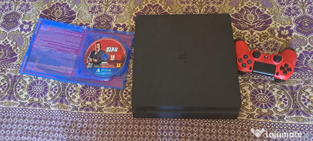 Vând PlayStation 4 Slim