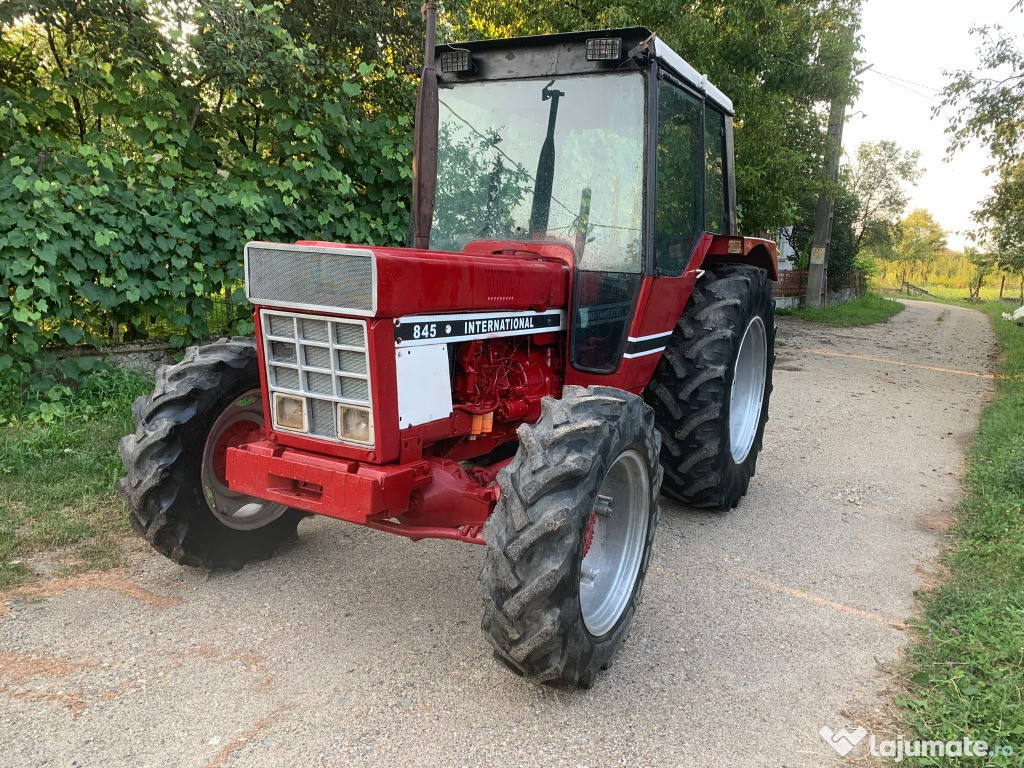 Vând tractor international 845