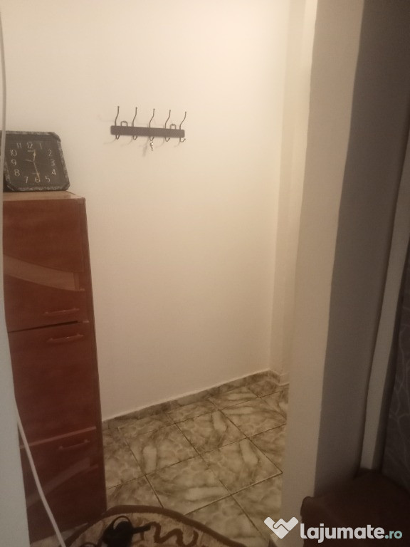 Vând apartament 2 camere semidecomandat