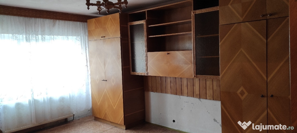 Apartament cu 2 camere de închiriat