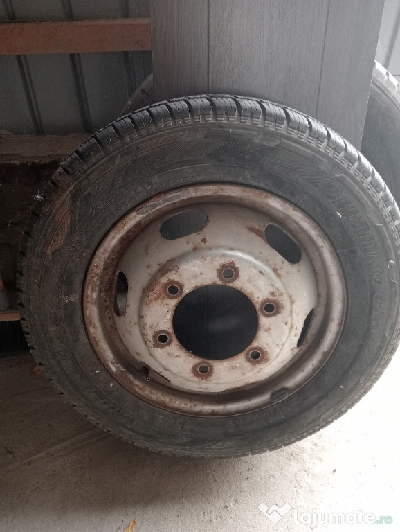 Vând roata Ford transit cauciuc aproape nou