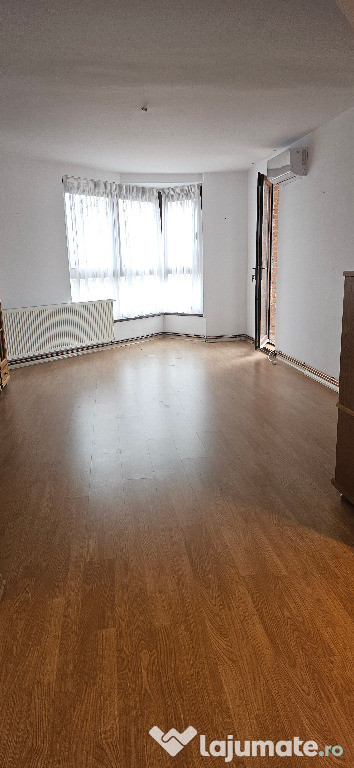 Vand apartament de 4 camere decomandat in Deva, zona I. Maniu, L-uri,