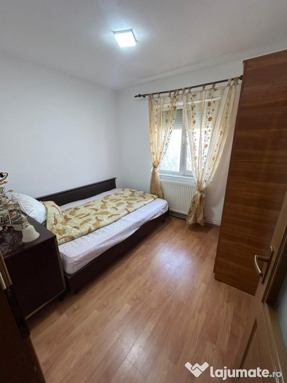 De vanzare 3 camere , Scoala 1, mobilat, utilat, 39000 euro