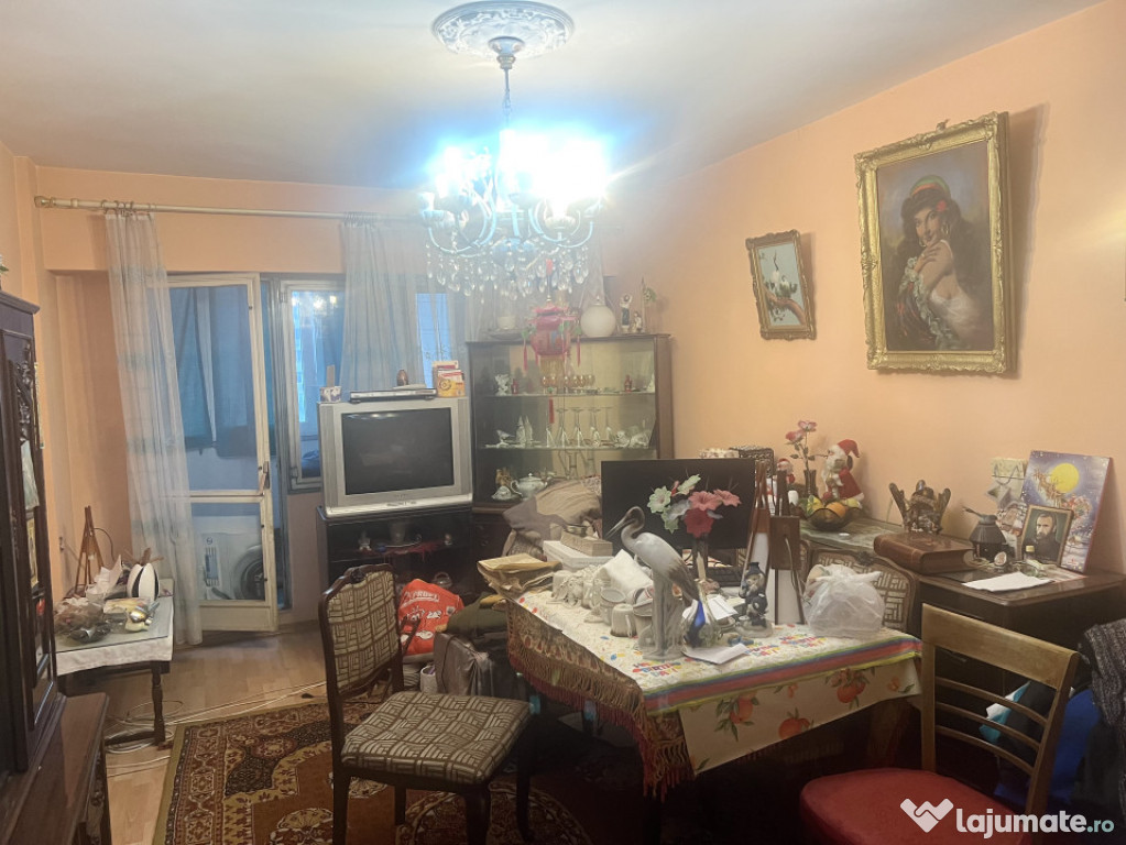 DE VANZARE | 3 CAMERE | OBOR | DECOMANDAT