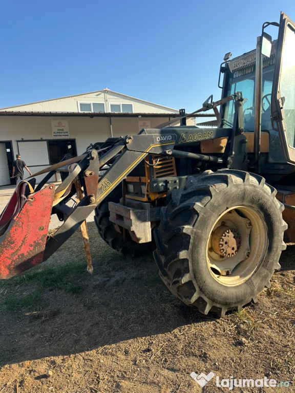 Tractor Renoult cu încărcător