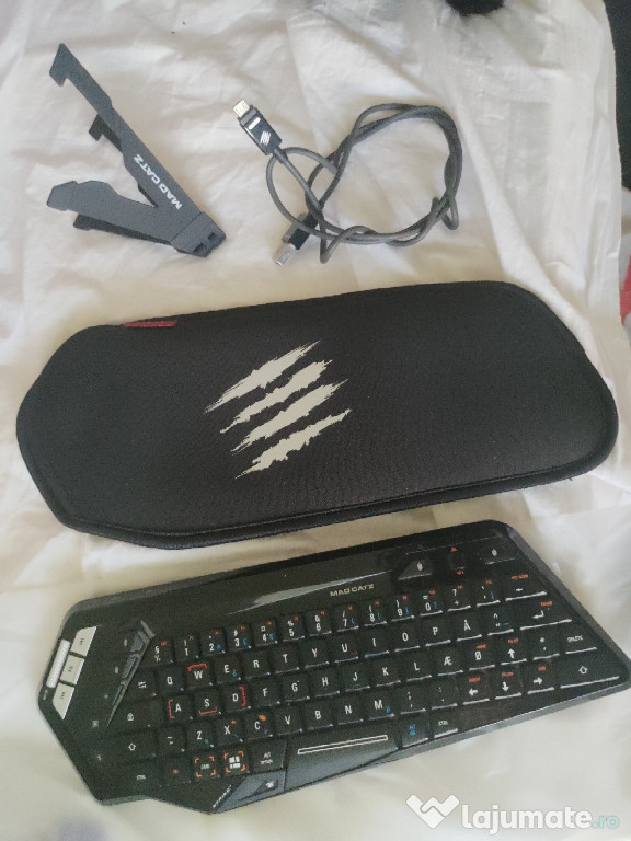 Mad Catz S.T.R.I.K.E.M mobile gaming keyboard