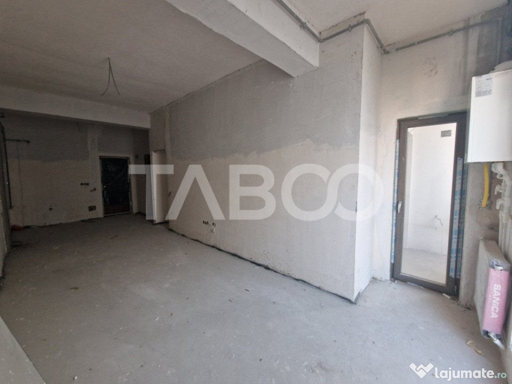 Apartament 2 camere la gri balcon etaj intermediar Doamna St