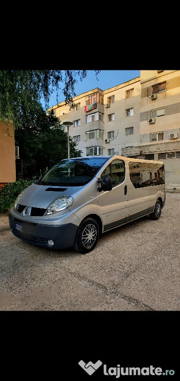 Vând Renault trafic 8+1 locuri impecabil