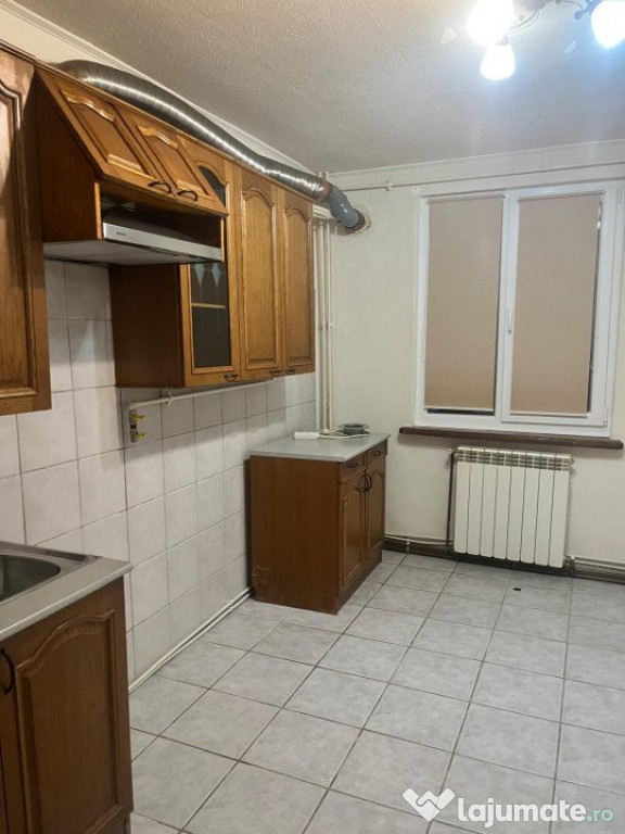 Apartament Central ,3 camere, 72mp ,etaj intermediar, zona